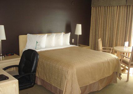 Quality Fallsview Cascade Hotel 3*